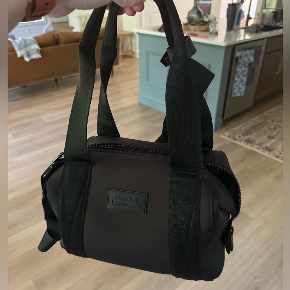 Dagne Dover landon carry all size small